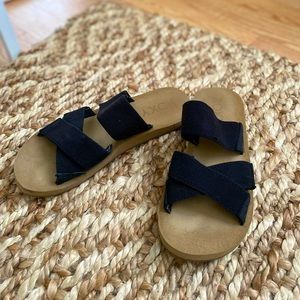 US size 5 Roxy beach sandals